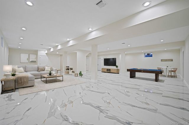 957 Dana Avenue, Valley Stream, NY 11580