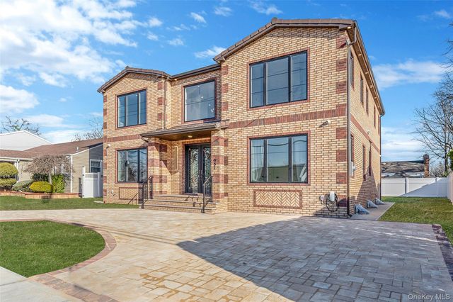 957 Dana Avenue, Valley Stream, NY 11580