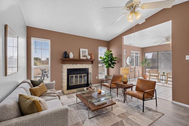 520 Apache Loop SW, Rio Rancho, NM 87124