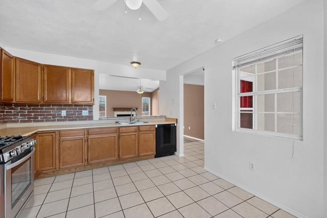 520 Apache Loop SW, Rio Rancho, NM 87124