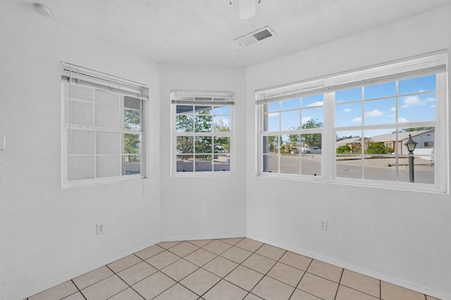 520 Apache Loop SW, Rio Rancho, NM 87124