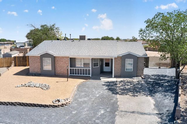 520 Apache Loop SW, Rio Rancho, NM 87124