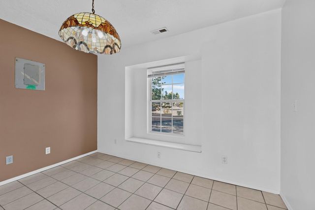 520 Apache Loop SW, Rio Rancho, NM 87124