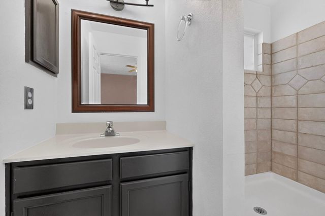 520 Apache Loop SW, Rio Rancho, NM 87124