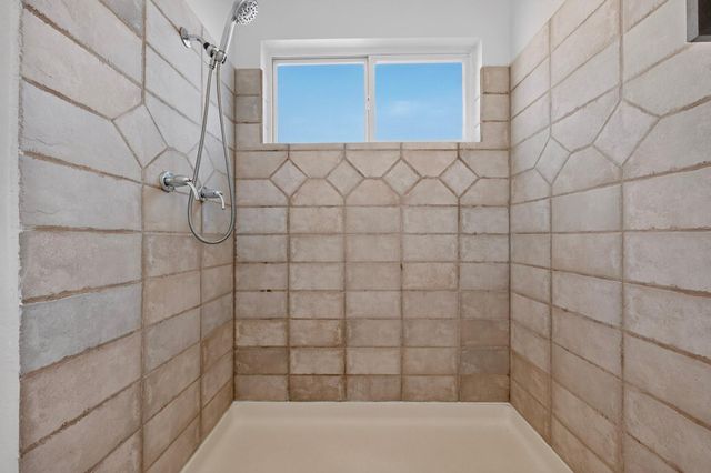 520 Apache Loop SW, Rio Rancho, NM 87124