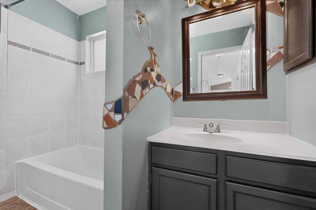 520 Apache Loop SW, Rio Rancho, NM 87124
