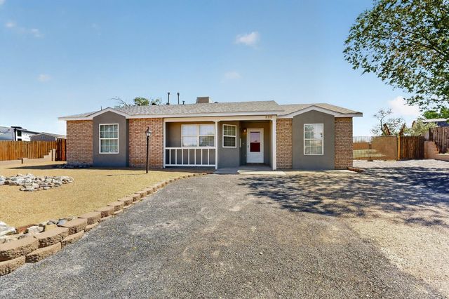520 Apache Loop SW, Rio Rancho, NM 87124