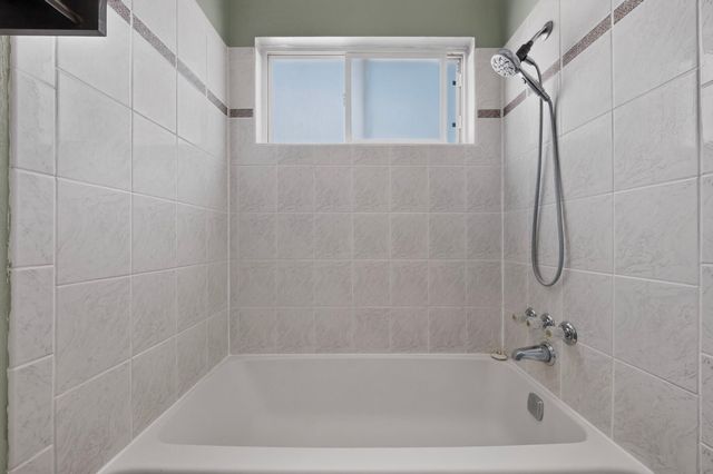 520 Apache Loop SW, Rio Rancho, NM 87124