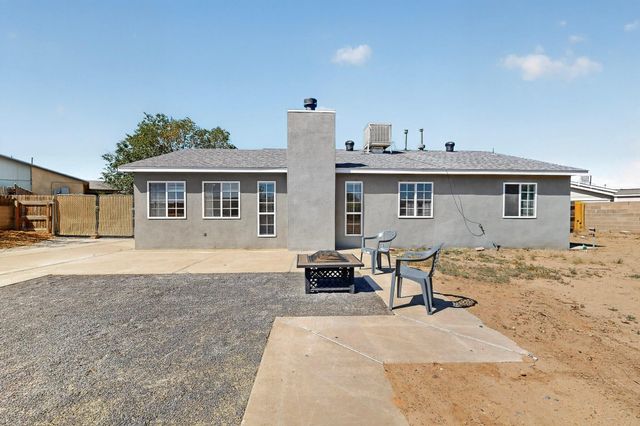 520 Apache Loop SW, Rio Rancho, NM 87124