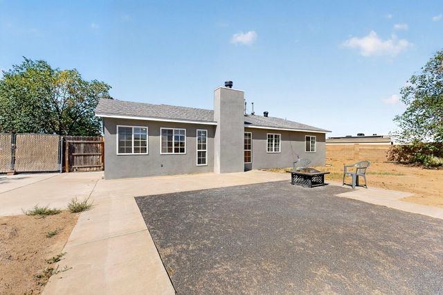 520 Apache Loop SW, Rio Rancho, NM 87124