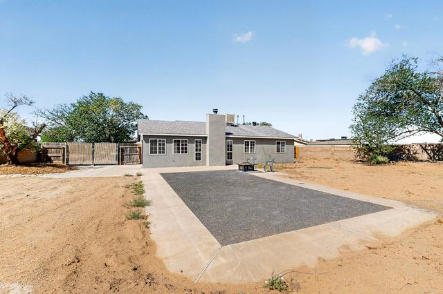 520 Apache Loop SW, Rio Rancho, NM 87124