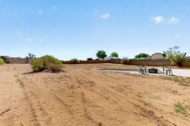 520 Apache Loop SW, Rio Rancho, NM 87124