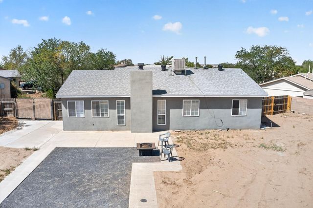 520 Apache Loop SW, Rio Rancho, NM 87124