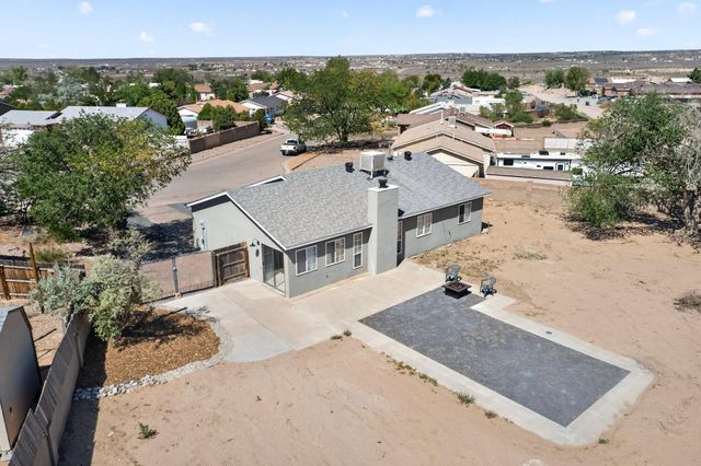 520 Apache Loop SW, Rio Rancho, NM 87124
