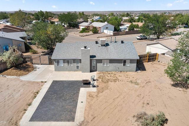 520 Apache Loop SW, Rio Rancho, NM 87124