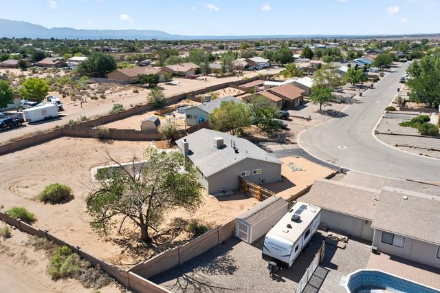 520 Apache Loop SW, Rio Rancho, NM 87124