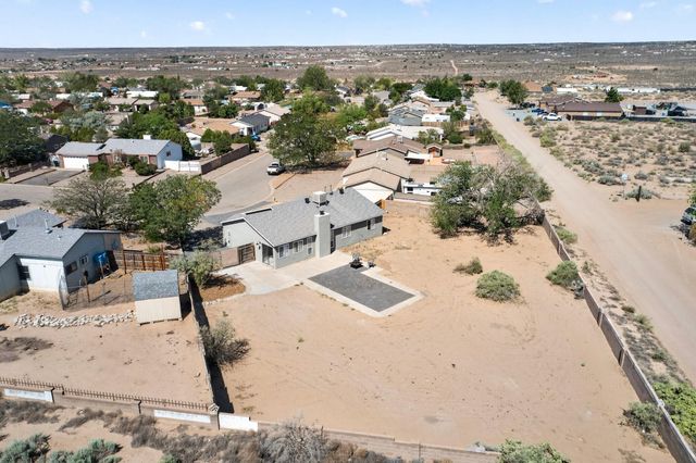 520 Apache Loop SW, Rio Rancho, NM 87124