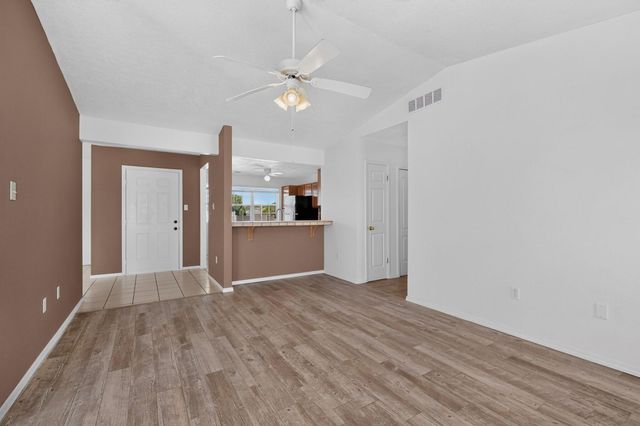 520 Apache Loop SW, Rio Rancho, NM 87124