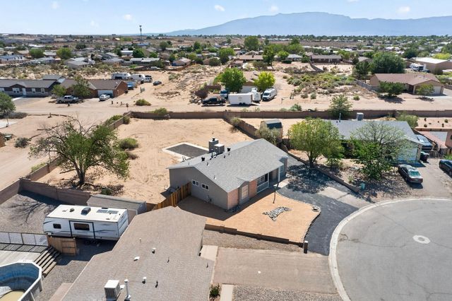 520 Apache Loop SW, Rio Rancho, NM 87124