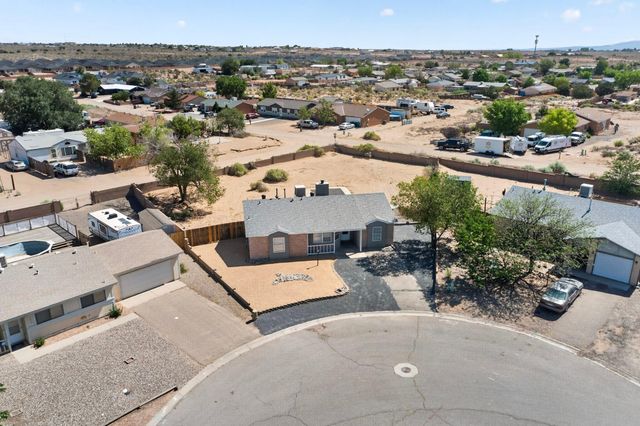 520 Apache Loop SW, Rio Rancho, NM 87124