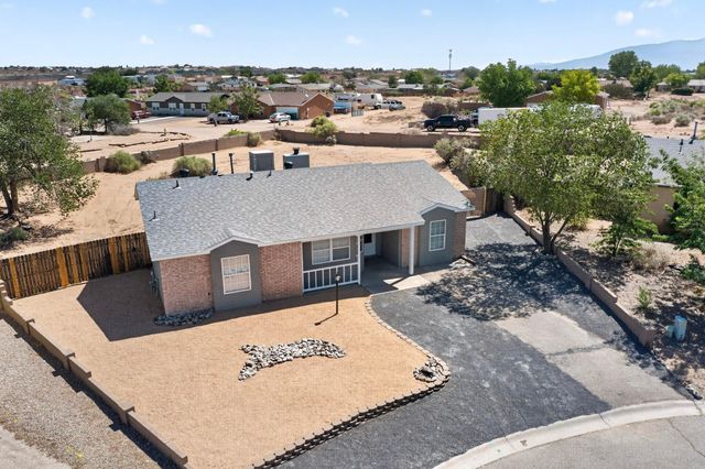 520 Apache Loop SW, Rio Rancho, NM 87124