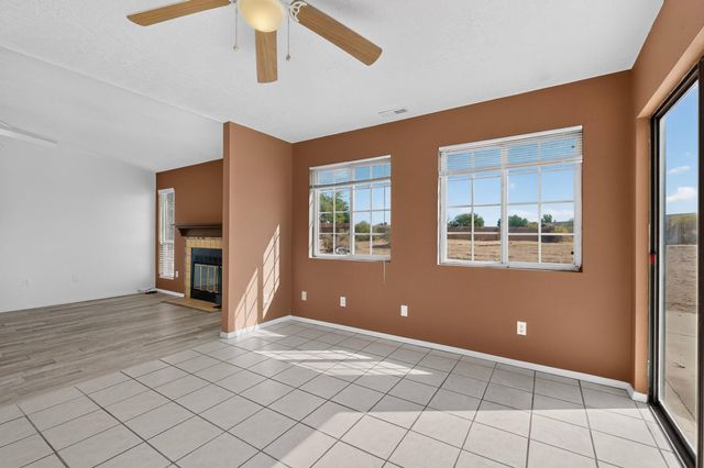 520 Apache Loop SW, Rio Rancho, NM 87124