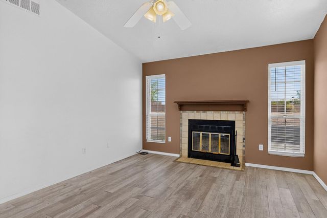 520 Apache Loop SW, Rio Rancho, NM 87124