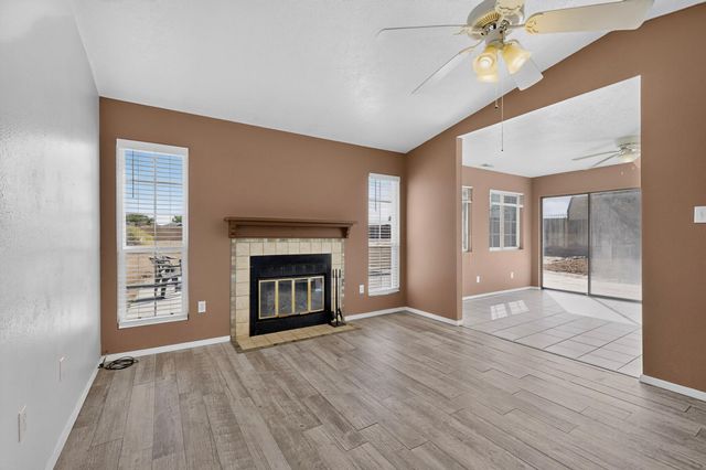 520 Apache Loop SW, Rio Rancho, NM 87124