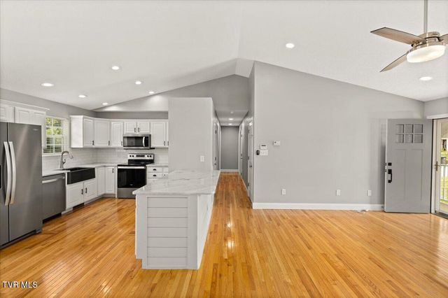 110 Yarrow Drive, Bluff City, TN 37618