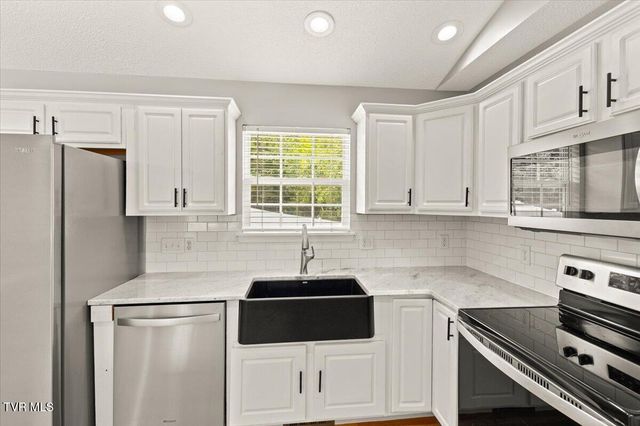 110 Yarrow Drive, Bluff City, TN 37618