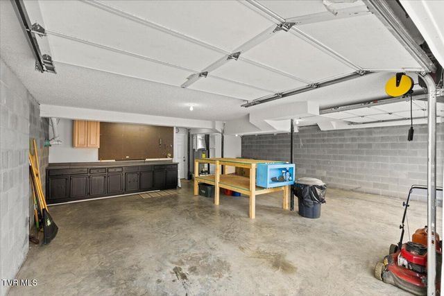 110 Yarrow Drive, Bluff City, TN 37618
