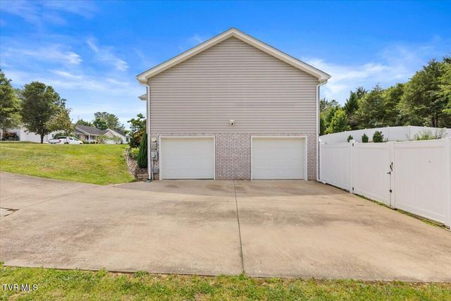110 Yarrow Drive, Bluff City, TN 37618