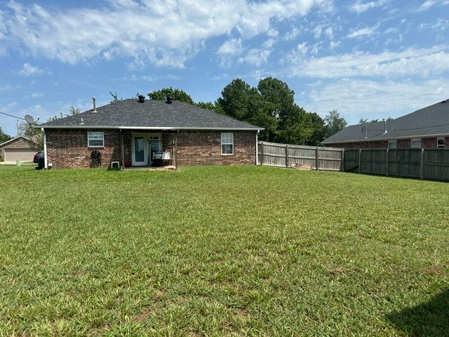 707 Persimmon Street SW, Gravette, AR 72736