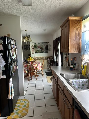 707 Persimmon Street SW, Gravette, AR 72736