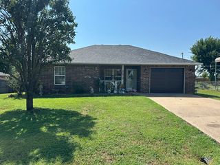 707 Persimmon Street SW, Gravette, AR 72736