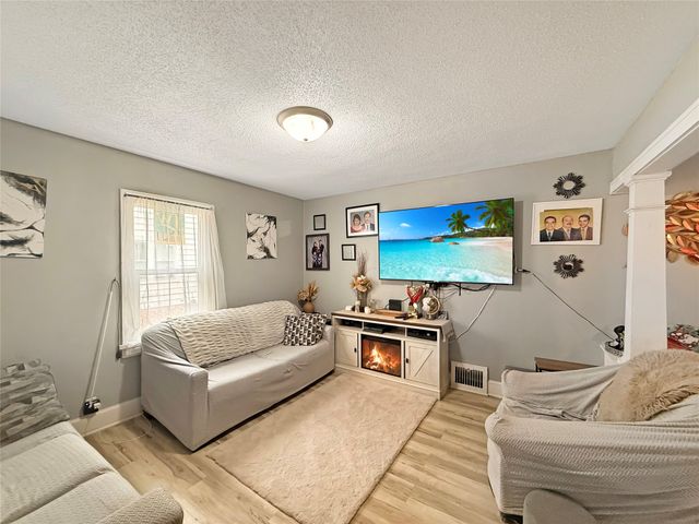 1211 56th Street, Des Moines, IA 50311