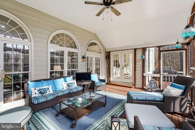 3303 LAUREN OAKS CT, Oak Hill, VA 20171