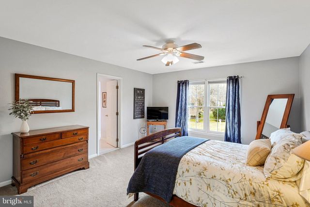 3303 LAUREN OAKS CT, Oak Hill, VA 20171