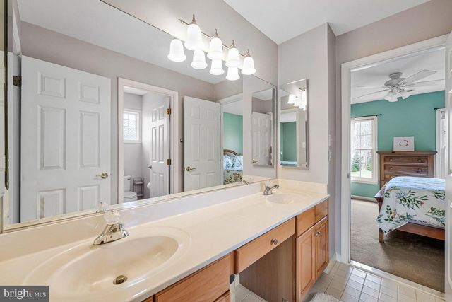 3303 LAUREN OAKS CT, Oak Hill, VA 20171