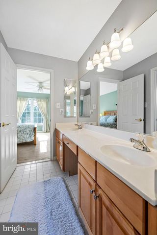 3303 LAUREN OAKS CT, Oak Hill, VA 20171