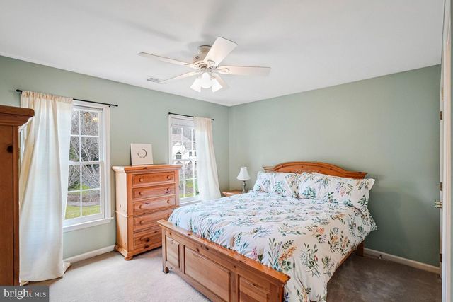 3303 LAUREN OAKS CT, Oak Hill, VA 20171