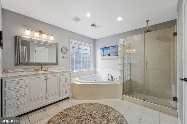 3303 LAUREN OAKS CT, Oak Hill, VA 20171