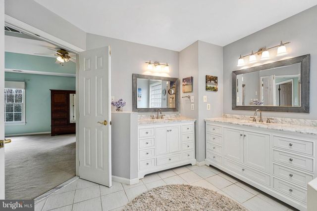 3303 LAUREN OAKS CT, Oak Hill, VA 20171