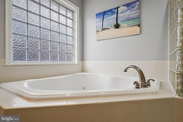 3303 LAUREN OAKS CT, Oak Hill, VA 20171