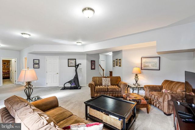 3303 LAUREN OAKS CT, Oak Hill, VA 20171