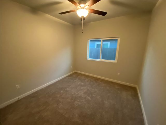 109 Highwood Dr, Rockport, TX 78382