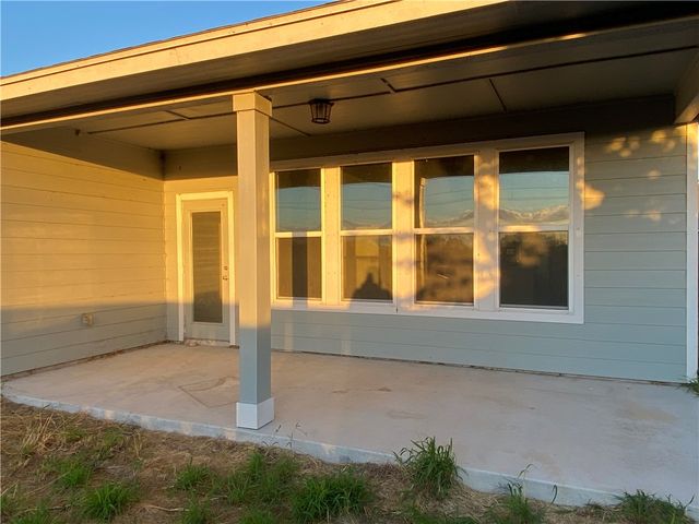 109 Highwood Dr, Rockport, TX 78382