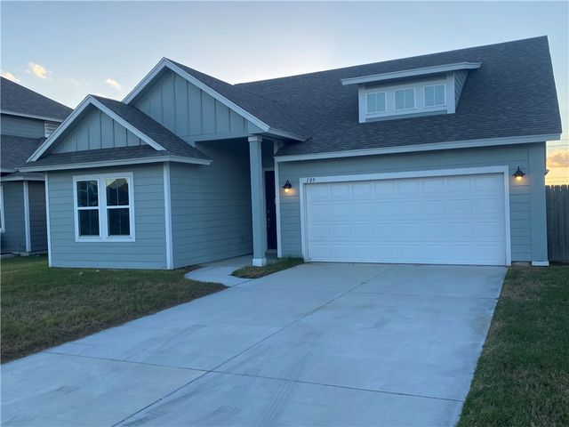 109 Highwood Dr, Rockport, TX 78382
