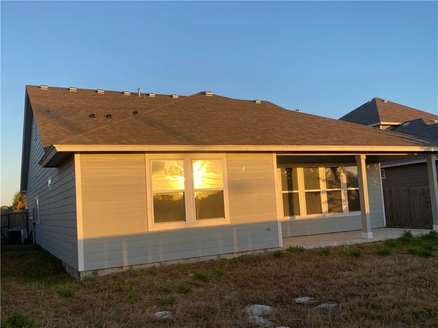 109 Highwood Dr, Rockport, TX 78382