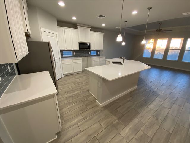 109 Highwood Dr, Rockport, TX 78382